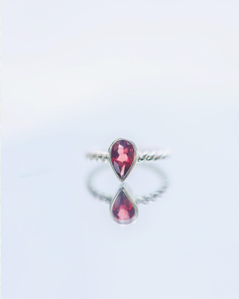 Ladies 925 Silver Garnet Pear Spring Ring (LS-S-GR-LR-015)