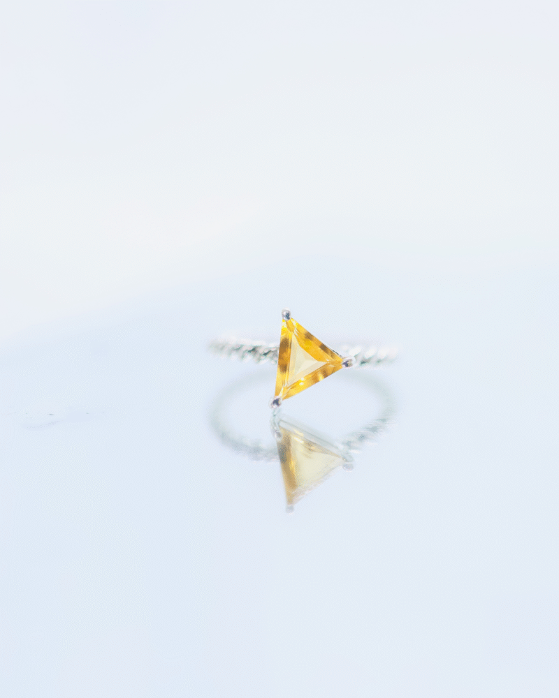 Ladies 925 Silver Citrine Triangle Spring Ring (LS-S-CTR-LR-015)